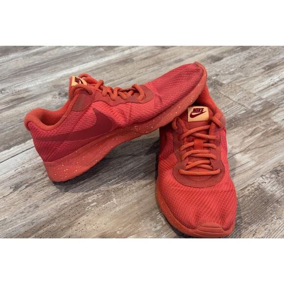 Nike Tanjun SE Ember Glow/Gym Red Peach Cream Running Shoe Size 8.5 844908-800 - Picture 1 of 7